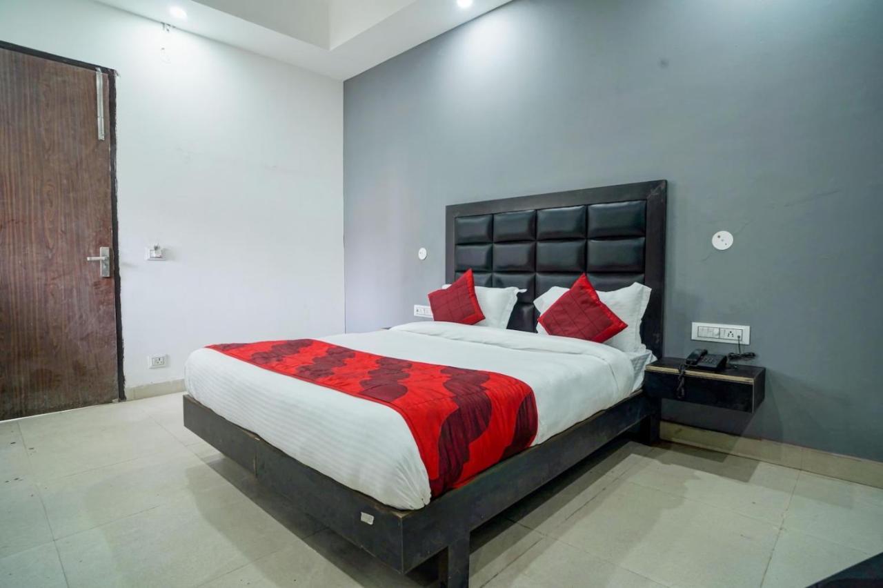 Prime Keshaw Homely In Main Road Building New Delhi