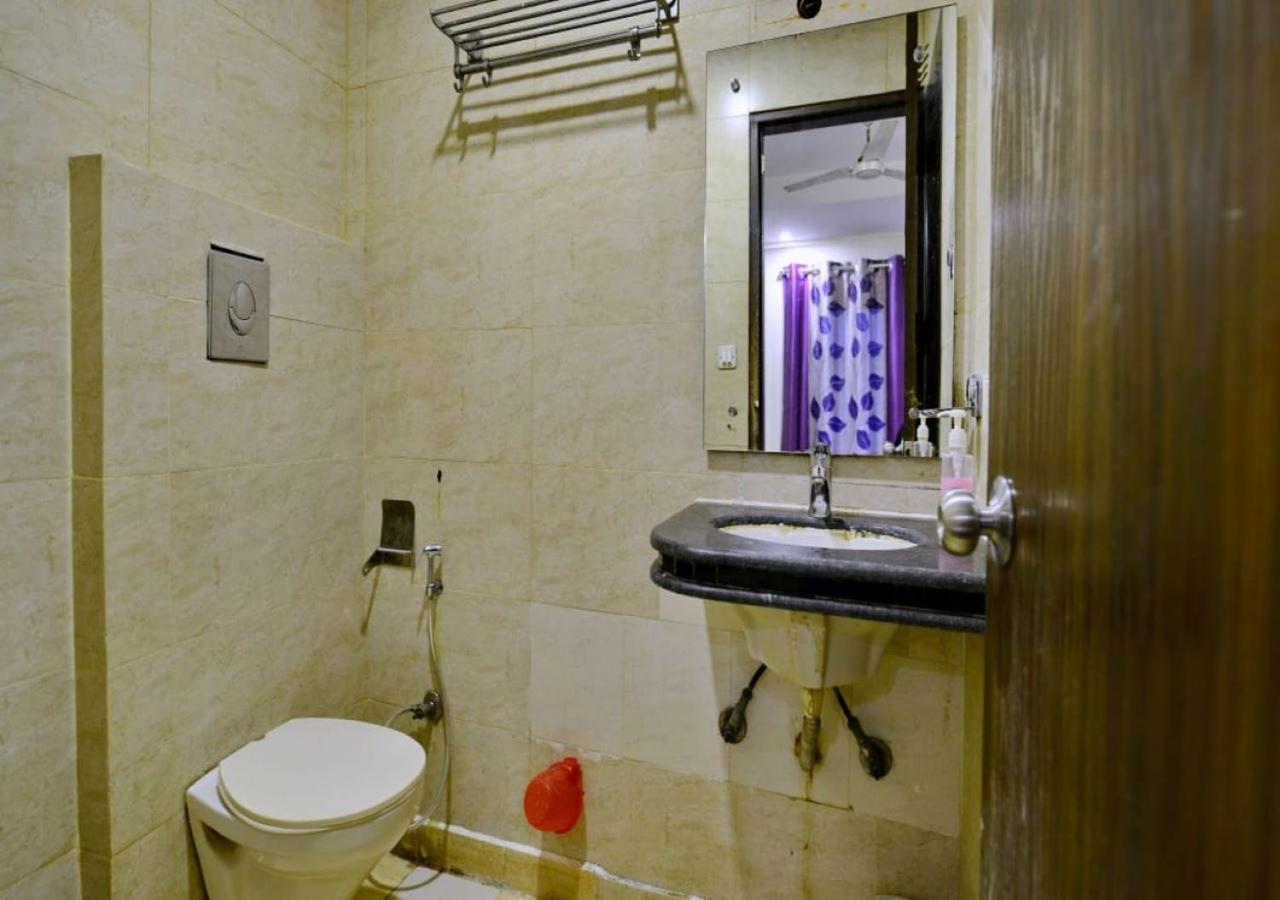 Prime Keshaw Homely In Main Road Building New Delhi