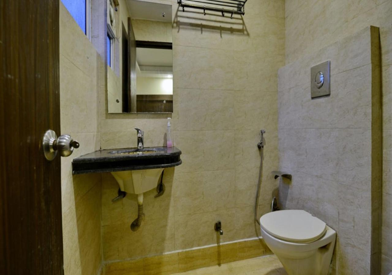 Prime Keshaw Homely In Main Road Building Hotel New Delhi