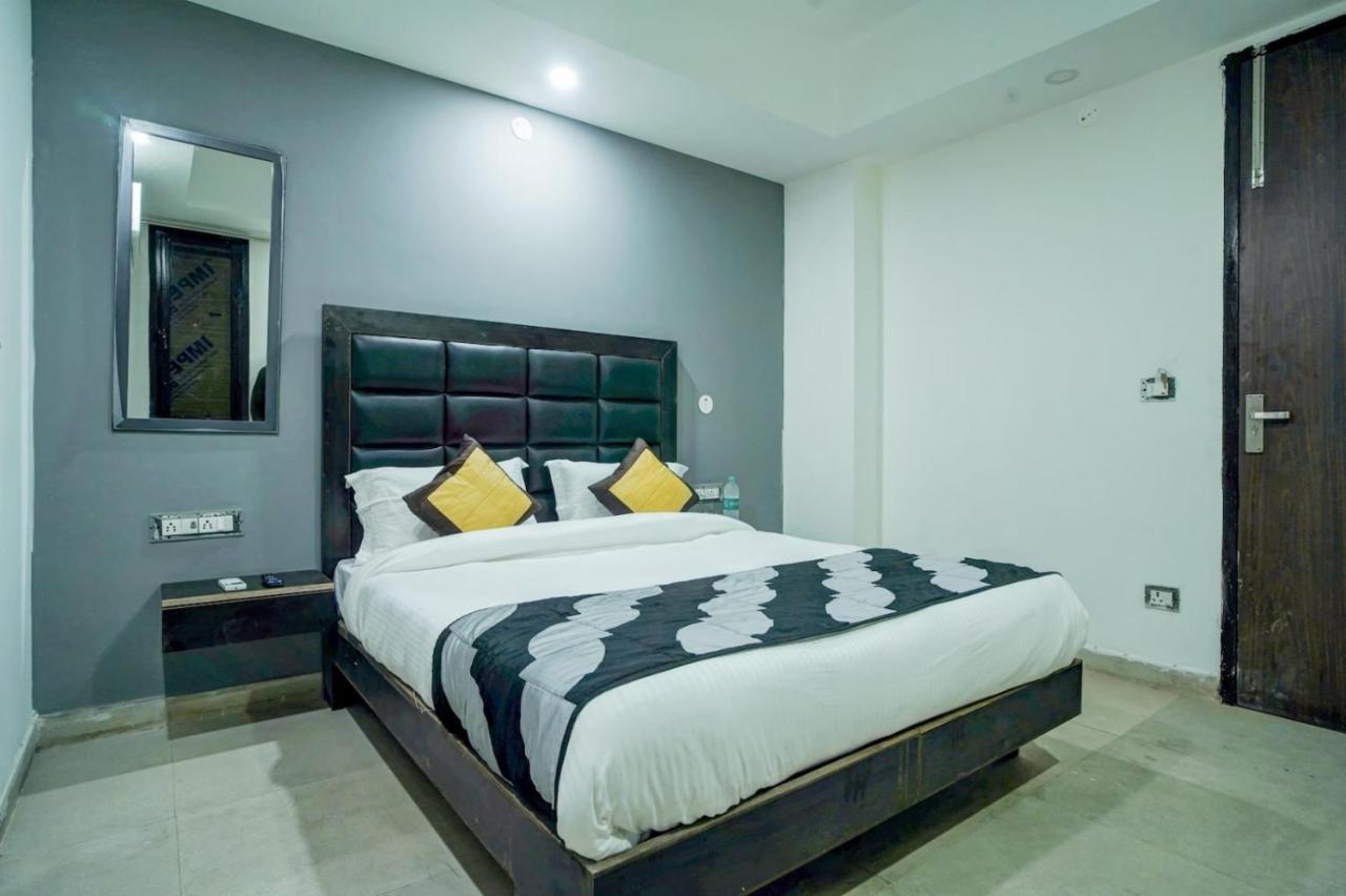 Prime Keshaw Homely In Main Road Building New Delhi