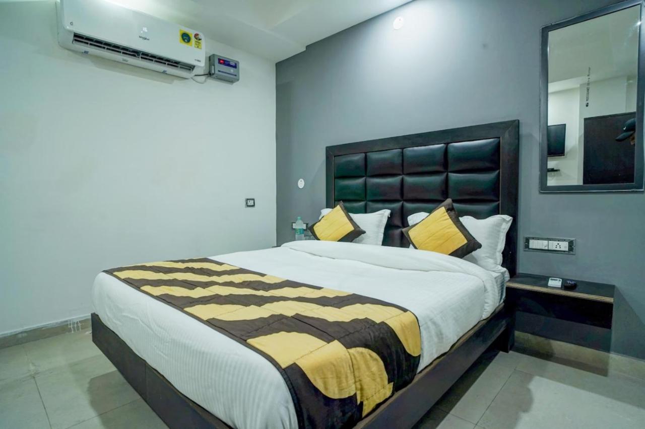Prime Keshaw Homely In Main Road Building Hotel New Delhi